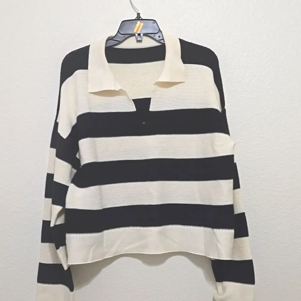 COMMENCE COLLARED, COLOR BLOCK SWEATER SIZE LARGE